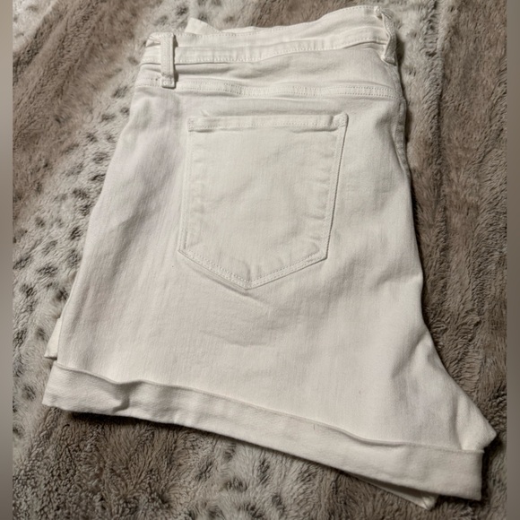 Old Navy White Distressed Denim Boyfriend Shorts - Picture 7 of 9